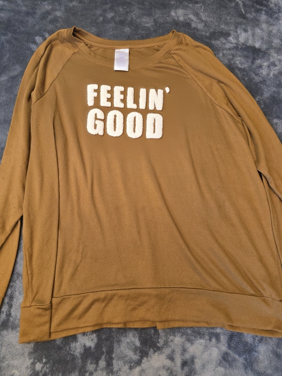 Secret Treasures Tops - Secret Treasures Brown Feelin' Good Long-Sleeve Pullover
